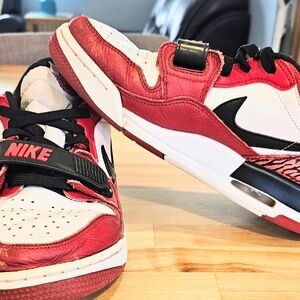 Nike Boys Air Jordan Legacy 312 CD9054-116 White/Black/Red Sz 7Y i